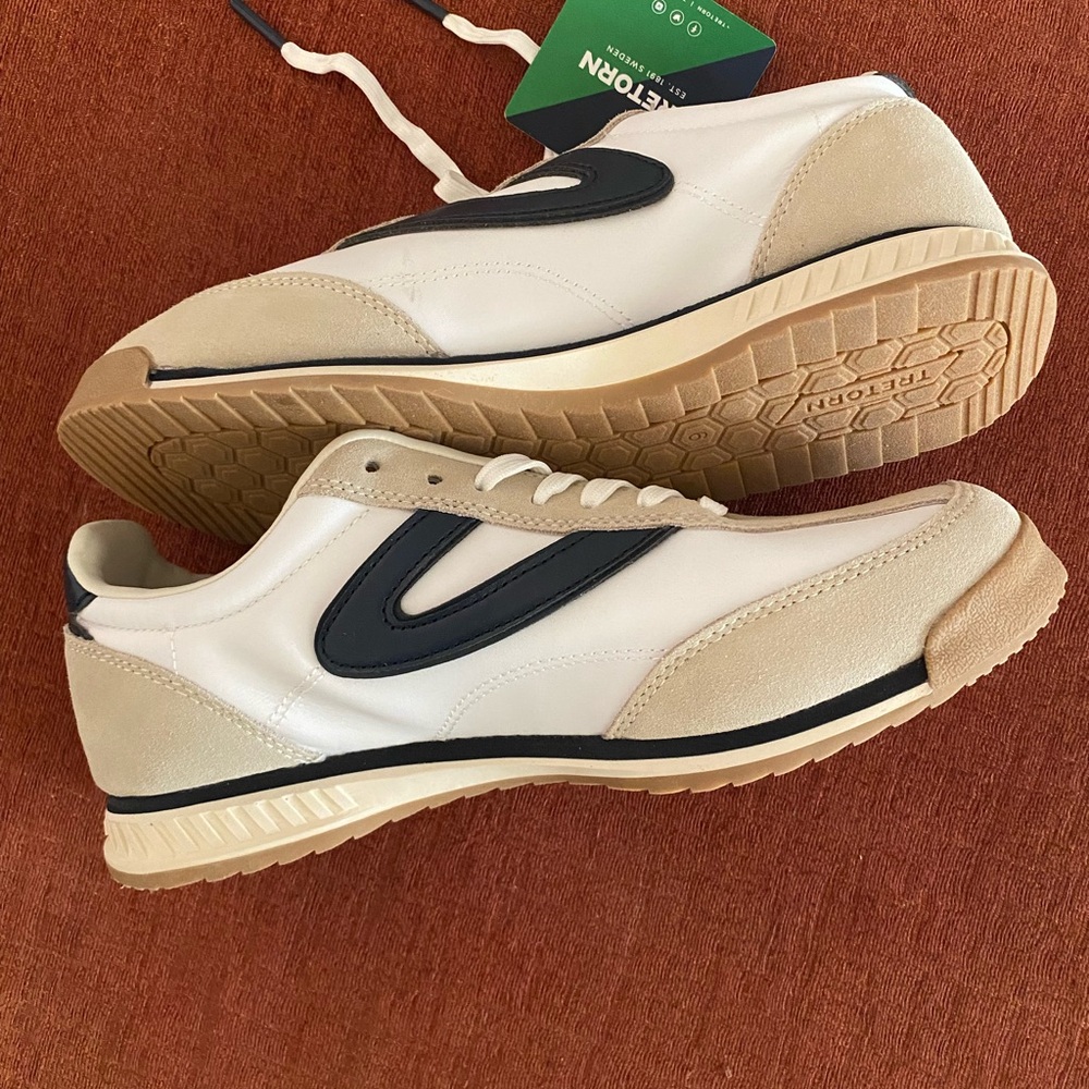Retro-Inspired Navy and White W 9